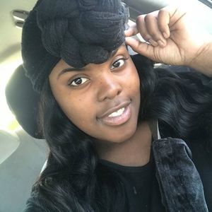 Meet your Posher, Alexis